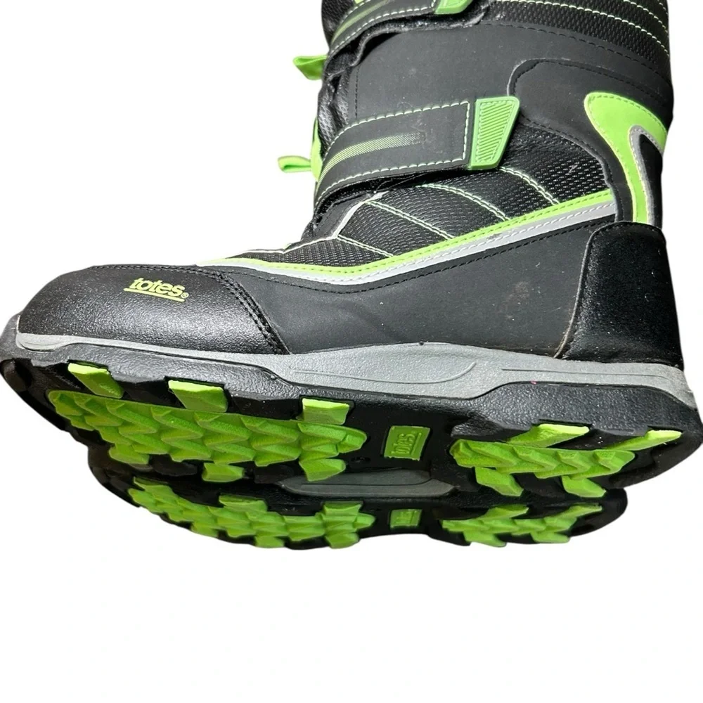 Totes “Seth” Style | PO# 210041508 Men’s Size 6 (fits Women’s 8.5) green black